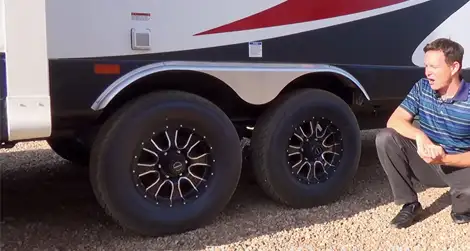 right trailer tire