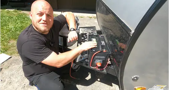 Tow vehicle battery box